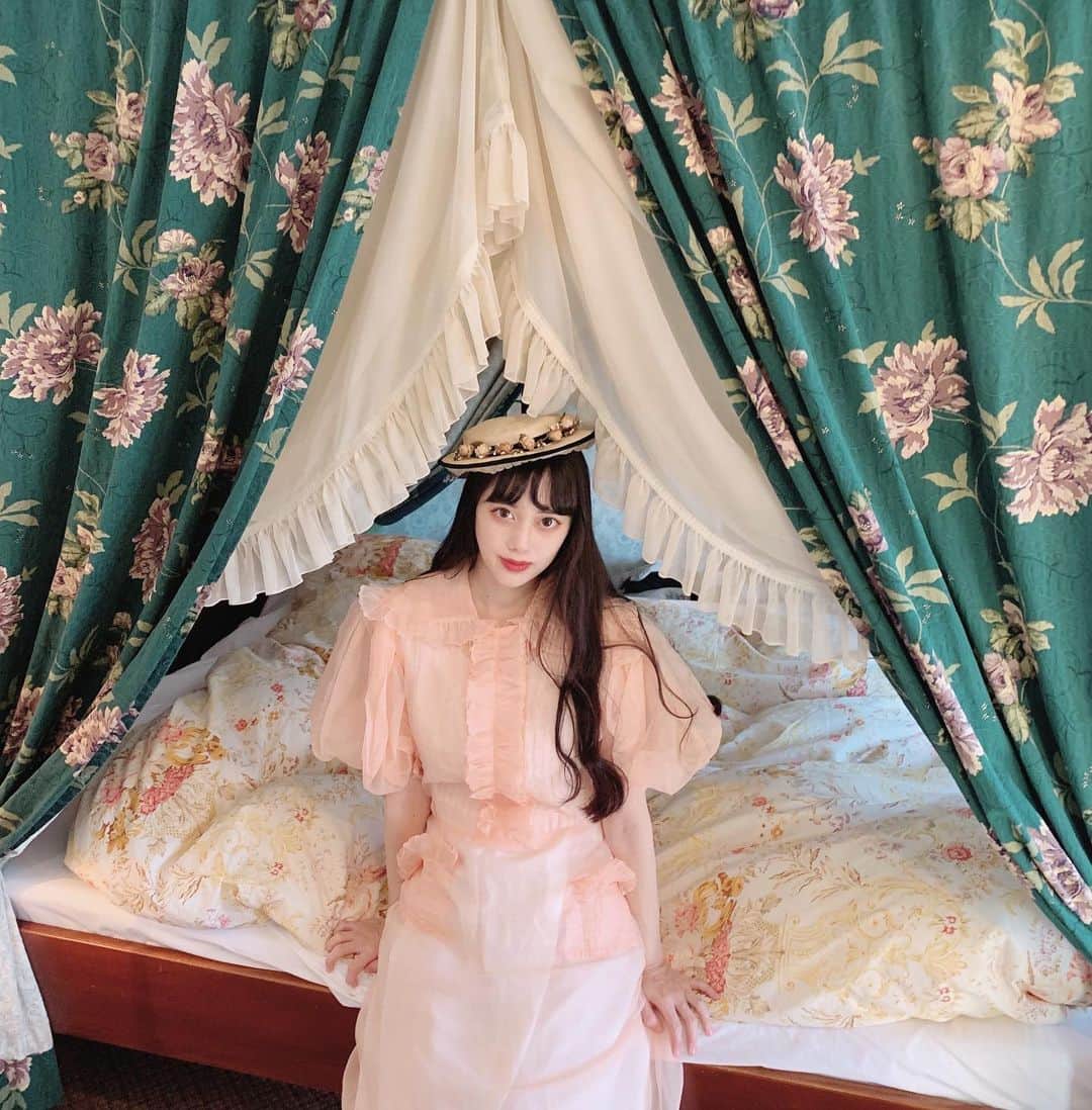 酒元麻衣（まいへー）のインスタグラム：「伊豆の"かえで庵"さん。 残り少ない夫婦２人でまったり過ごせる時間。。🕊 特別な思い出になりました♡ . . 海が見える露天風呂付きのお部屋で とってもリラックスできました。。✨」