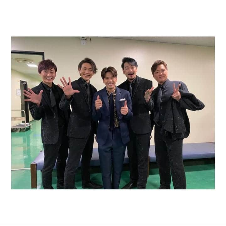 森崎ウィンのインスタグラム：「昨日は #うたコン  #純烈 さんとの一時(^o^) うふふ #森崎ウィン  #winmorisaki  #また出たいなぁ」