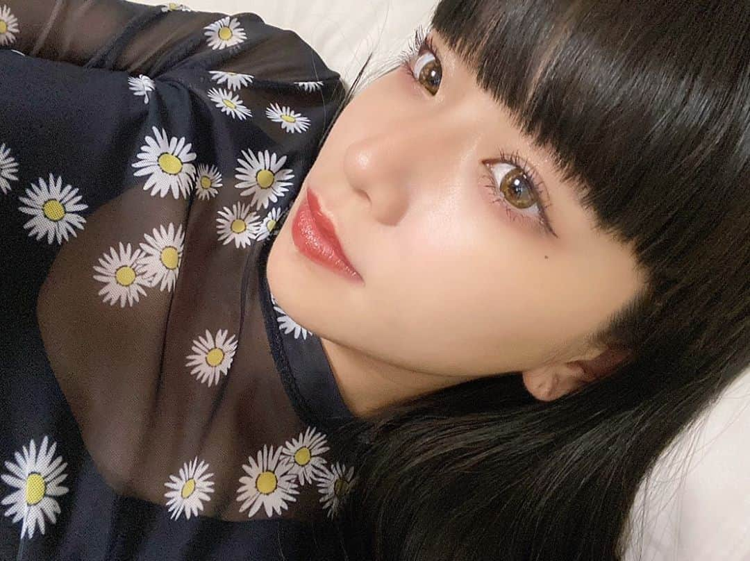 Hinaさんのインスタグラム写真 - (HinaInstagram)「ㅤㅤㅤㅤㅤㅤㅤㅤㅤㅤㅤㅤㅤ  なんと、珍しくカラコンです。  瞳に透け感が出したかったから このエマーブルのチュールマーブルにしてみました  これならナチュラルだしアイケアのロート製薬だからつけ心地もよくてカラコン初心者だけど使えそう！  どうですか🥰 ㅤㅤㅤㅤㅤㅤㅤㅤㅤㅤㅤㅤㅤ .  #エマーブル #カラコン #カラコンレポ #ナチュラルカラコン #透け感 #透け感eye #ロート製薬_PR」3月18日 22時02分 - hina_faky