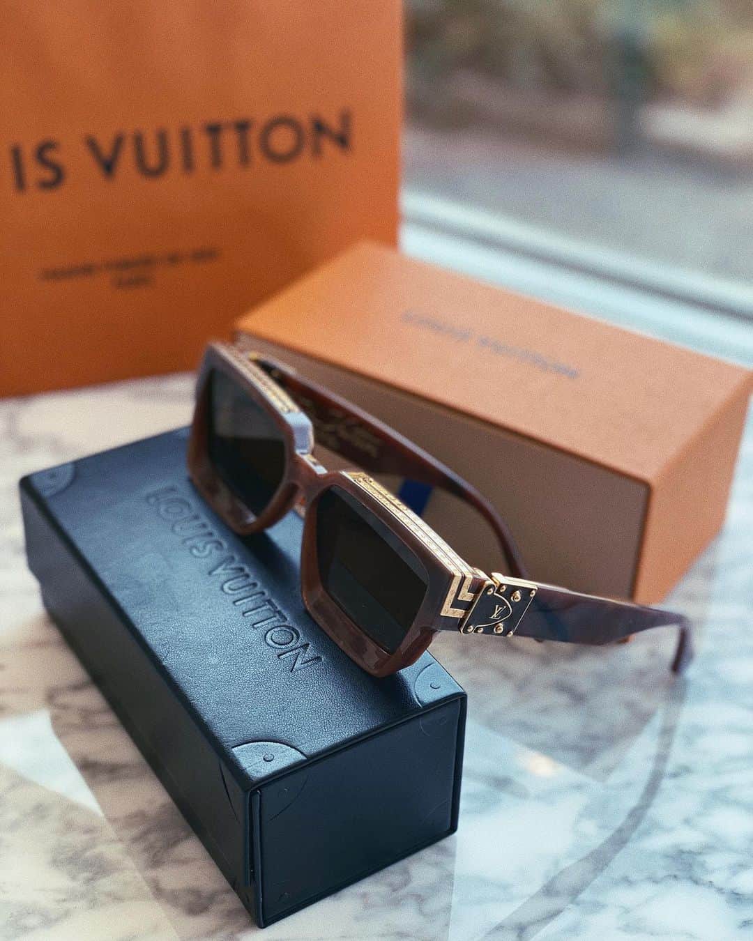菅又菜摘（ナツ）さんのインスタグラム写真 - (菅又菜摘（ナツ）Instagram)「chocolate🍫 @louisvuitton 1.1 millionaires sunglasses」3月18日 22時00分 - kogenatsu920