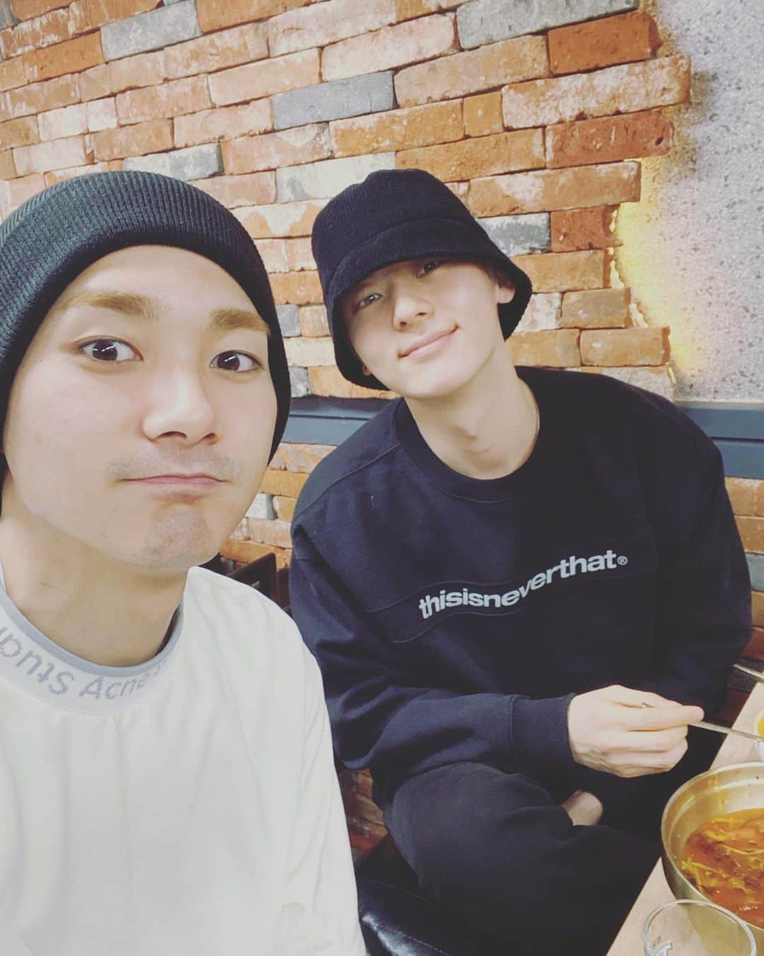アロン さんのインスタグラム写真 - (アロン Instagram)「오랜만에 민현이랑 저녁 ☺️」3月18日 22時20分 - theaaronkwak