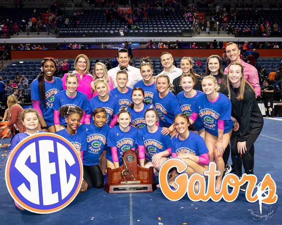 のインスタグラム：「This team has my whole heart. This year was truly something special... There is no other feeling like putting in the work, the blood sweat and tears, and doing what you love with the people you love. The relentless effort to be our best everyday combined with passion and grit was so fun to experience with this team. Seeing all my teammates experience success from their hard work brought me pure joy. I wouldn’t be where I am without them pushing me to be better everyday. We made some pretty great memories and had a lot of fun doing it. That’s what it’s about! I can’t even put into words how proud I am of each and every single person. I love you guys!」