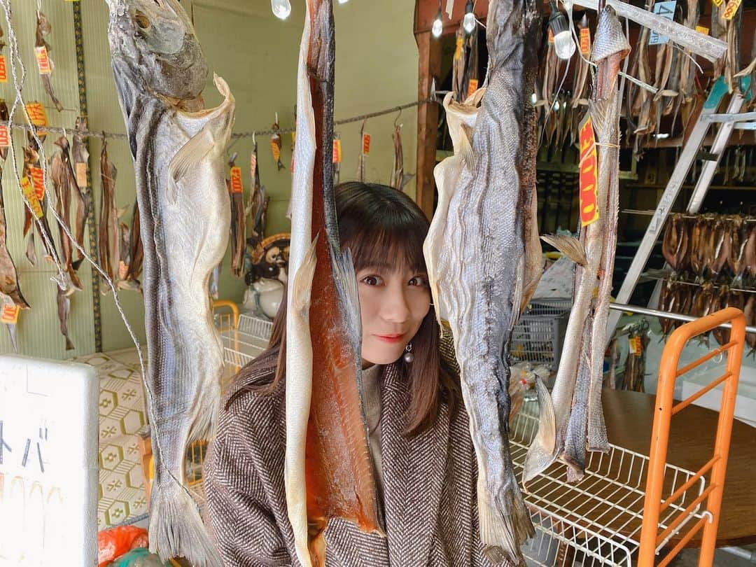 坂本遥奈さんのインスタグラム写真 - (坂本遥奈Instagram)「私も鮭とばの間からチラリ😉💫#北海道#小樽#鮭とば」3月18日 22時28分 - haruna_sakamoto_official