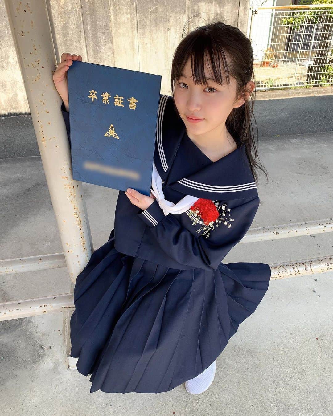 平野夢来（ゆぴぴ）のインスタグラム：「中学校卒業してきました‪‪❤︎‬ ・ ・ ・ 沢山迷惑かけて沢山相談して沢山笑って泣いて、本当に昨日の事みたいに覚えてる(^^) 本当に中学校生活長かったようで短かったなぁ~と改めて感じました 本当に皆さんや家族、先生のおかげで沢山成長出来て良かったです‪‪❤︎‬‪‪❤︎‬ 高校生の私も沢山推してください‪‪❤︎‬ だいすきです！ ・ ・ ・  #卒業 #JCラスト」