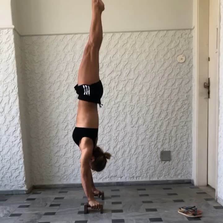 ジャジ・バルボサのインスタグラム：「Done ✔️💪🏻🤸🏼‍♀️」