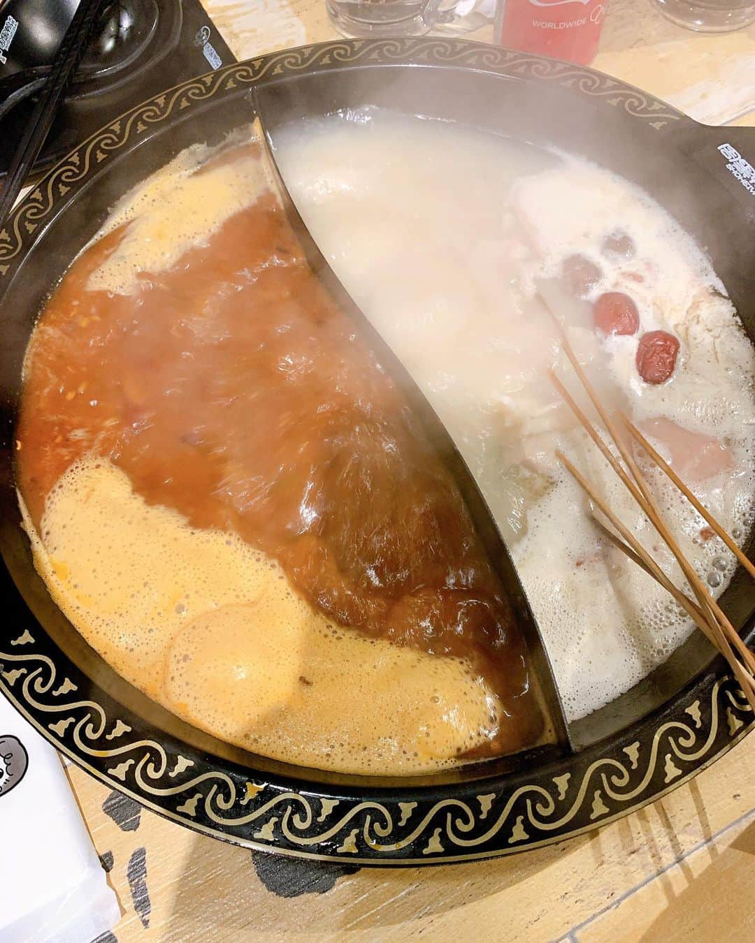 赤羽さんのインスタグラム写真 - (赤羽Instagram)「池袋で美味しい火鍋いただきました！😋 タピオカも飲めて抜群でした😋  #ブクロサイコー」3月18日 22時38分 - akabass