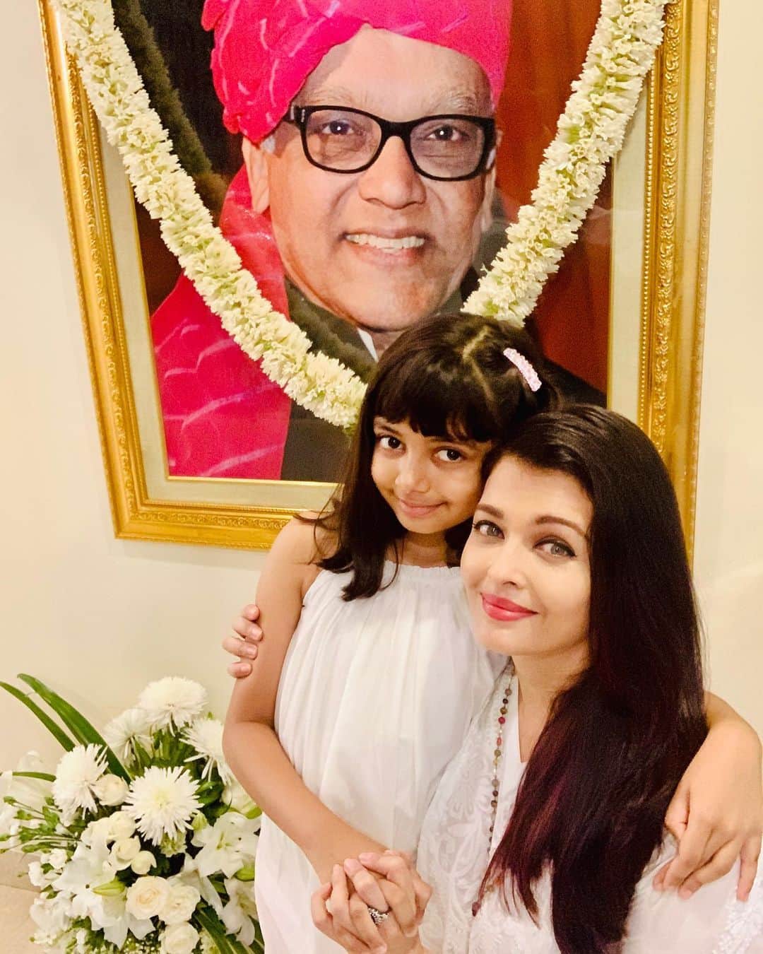 アイシュワリヤー・ラーイのインスタグラム：「✨🥰❤️LOVE YOU OUR DADDYYY- AJJAAA FOREVER AND BEYOND 💖😘Our Guardian Angel Alllllways🥰🤗✨🌈💕✨」