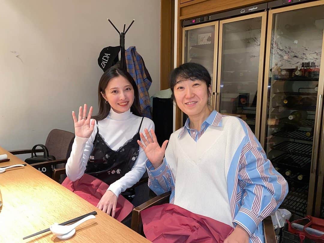 大石絵理のインスタグラム：「スナックエリー、楽しかった😍楽しみに思ってたけどもっと楽しかったぁ^ ^ アートのこと、音楽のこと、ごはんのこと、、余韻に浸りながら気持ちよくねむれそうです〜 エリーさんが教えてくれたお酒は、ホッピー+スウィーティーリキュール。だよ🍻 ちょろっと読ませてもらった、わたしが好きな詩と、いただいたお土産たちも載せておくね💕 見てくれたみんな、ありがとう❣️」