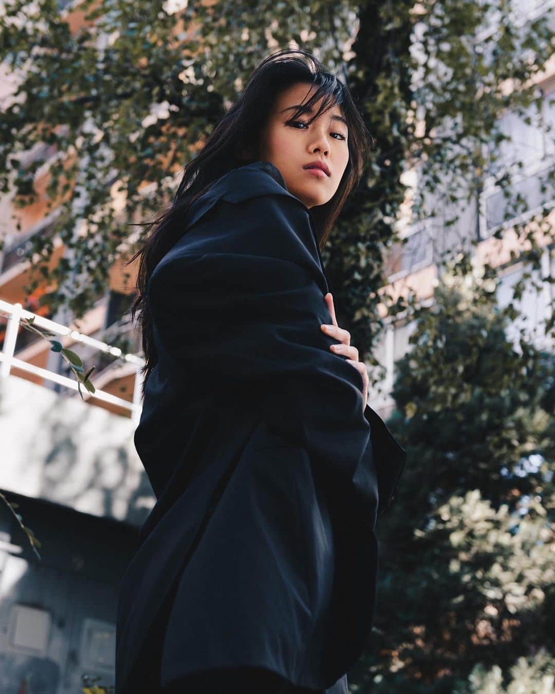 のインスタグラム：「Appreciating the little things in life 🙏🏼🌿🍂 #portraitphotography #Paris #tb #testshoot #japanesemodel」