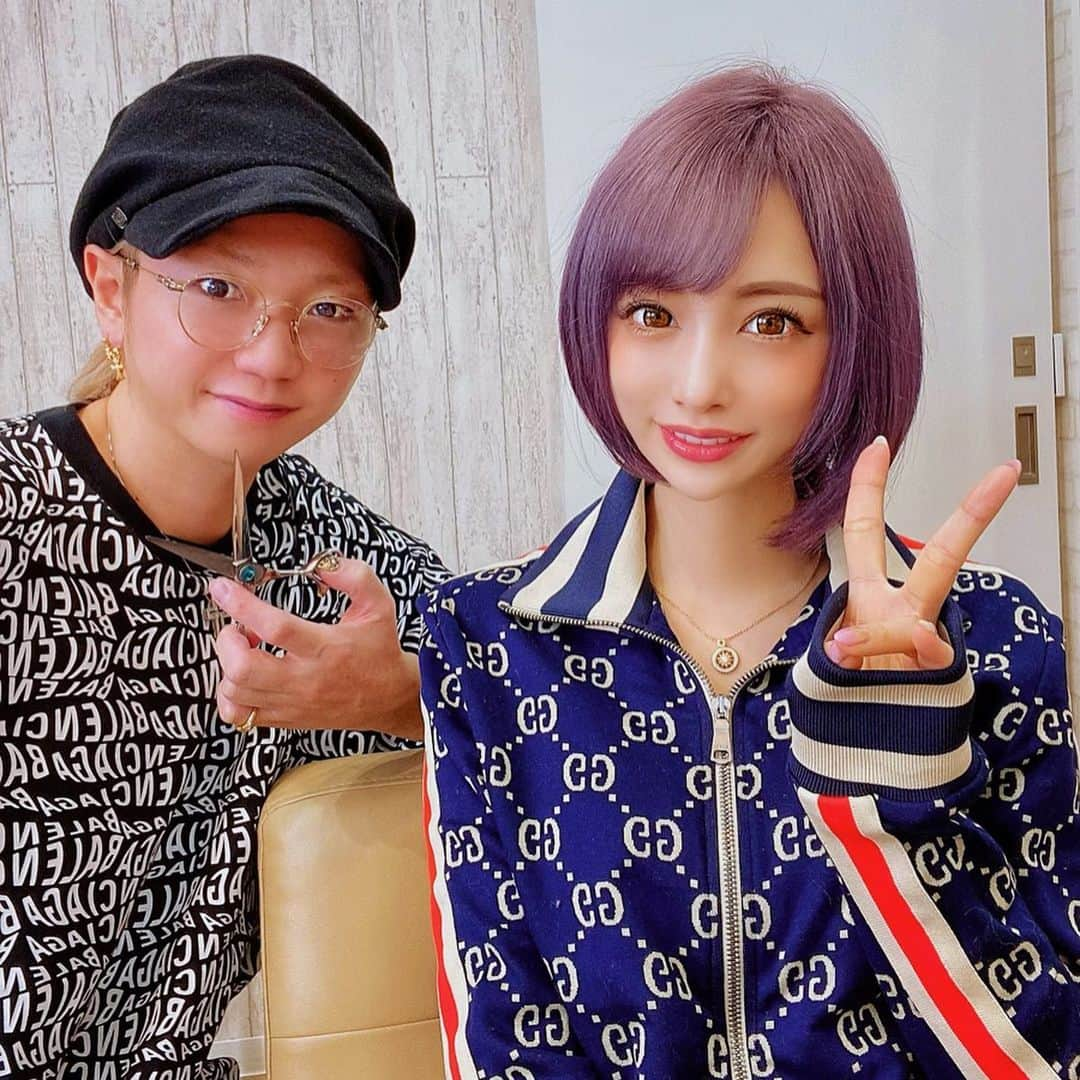 サキ吉さんのインスタグラム写真 - (サキ吉Instagram)「そいえば入院前髪の毛染めたんだ！🥰 パープル強めでグラデな感じ💖 かずやさんいつもありがとう✨ @lapis_kazuya ． #美容院 #ラピス #lapis #新宿 #ショートカット #前下がりショート #ショートボブ #サキ吉ショート」3月18日 23時40分 - sakikichi1201