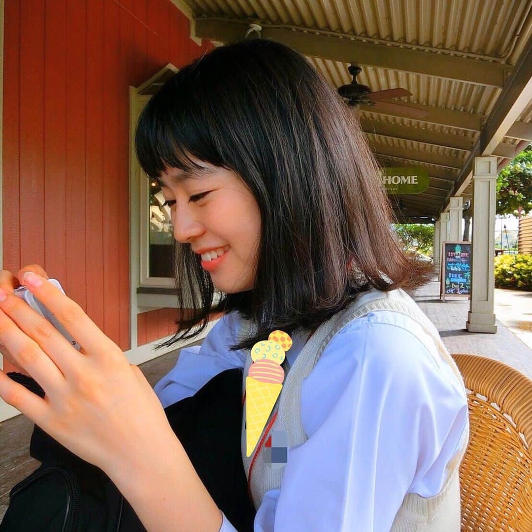 坂井仁香さんのインスタグラム写真 - (坂井仁香Instagram)「ハワイ🍹🌺 コメントでいつ行ったの！ってたくさんあったんだけど、高校２年生の時に行きました😌 だから、髪も切ってないよー！ 花冠は自分でつくったんだ🌺」3月18日 23時52分 - hitoka_sakai_official