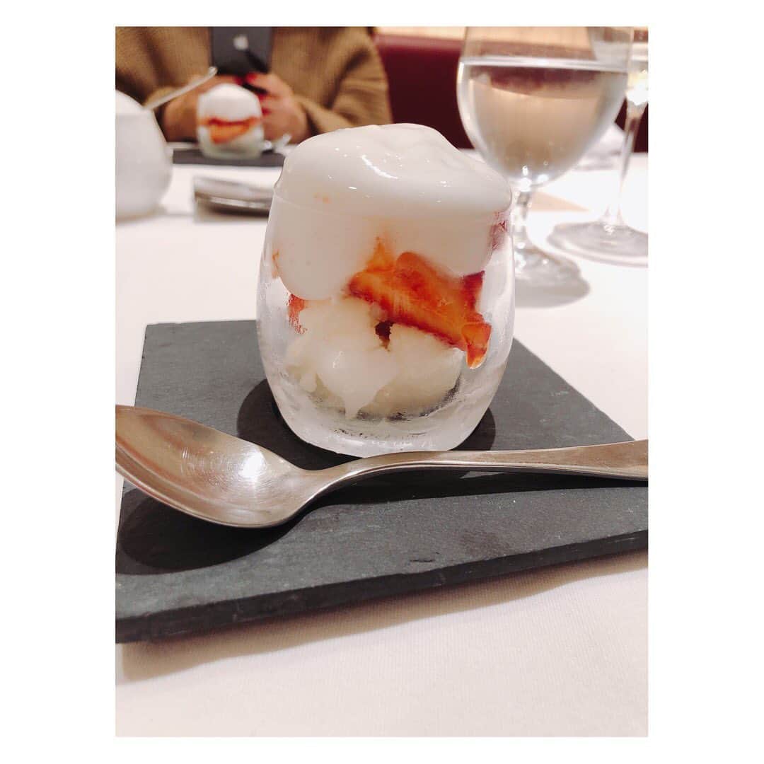 箕田 みなみさんのインスタグラム写真 - (箕田 みなみInstagram)「きみちゃんとリストランテドゥエフィオーリ行ってきた💓 見た目華やかで可愛い😍そして美味しい🤤💓 ここ好きになっちゃった😆また来よう〜👍✨ ・ ・ #リストランテドゥエフィオーリ #イタリアン #大阪 #大阪グルメ #西天満 #西天満グルメ  #グルメ #食べ歩き #グルメ好きな人と繋がりたい  #女子会 #お誕生日会」3月19日 0時18分 - minami.mita