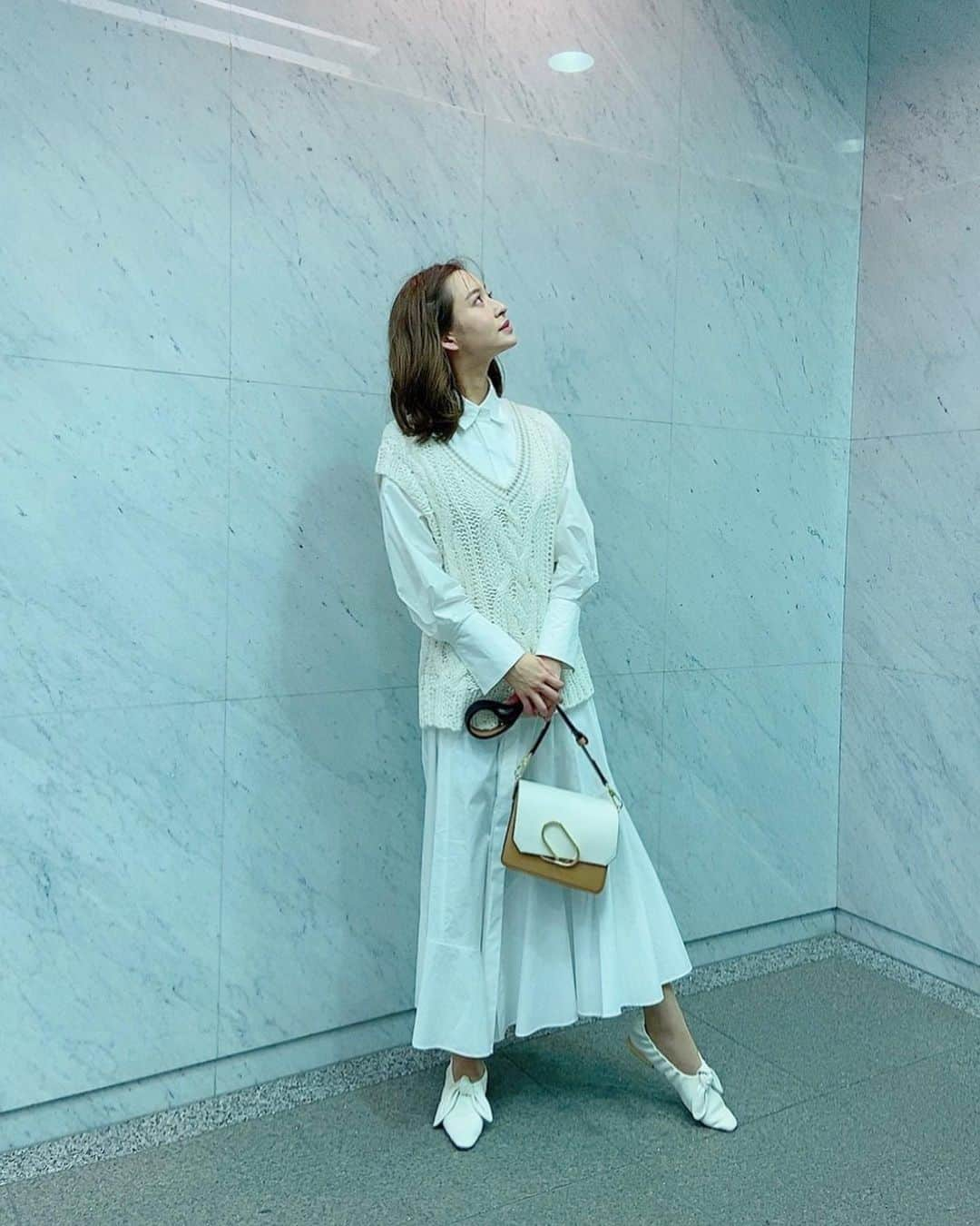 野崎萌香さんのインスタグラム写真 - (野崎萌香Instagram)「しふく🍮💭 . . .  shirt ONE PIECE& Knit... @stylings_official  @1030kei  bag... @31philliplim  shoes... @furfur_official」3月19日 0時20分 - moeka_nozaki