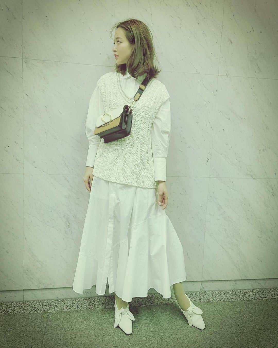 野崎萌香さんのインスタグラム写真 - (野崎萌香Instagram)「しふく🍮💭 . . .  shirt ONE PIECE& Knit... @stylings_official  @1030kei  bag... @31philliplim  shoes... @furfur_official」3月19日 0時20分 - moeka_nozaki