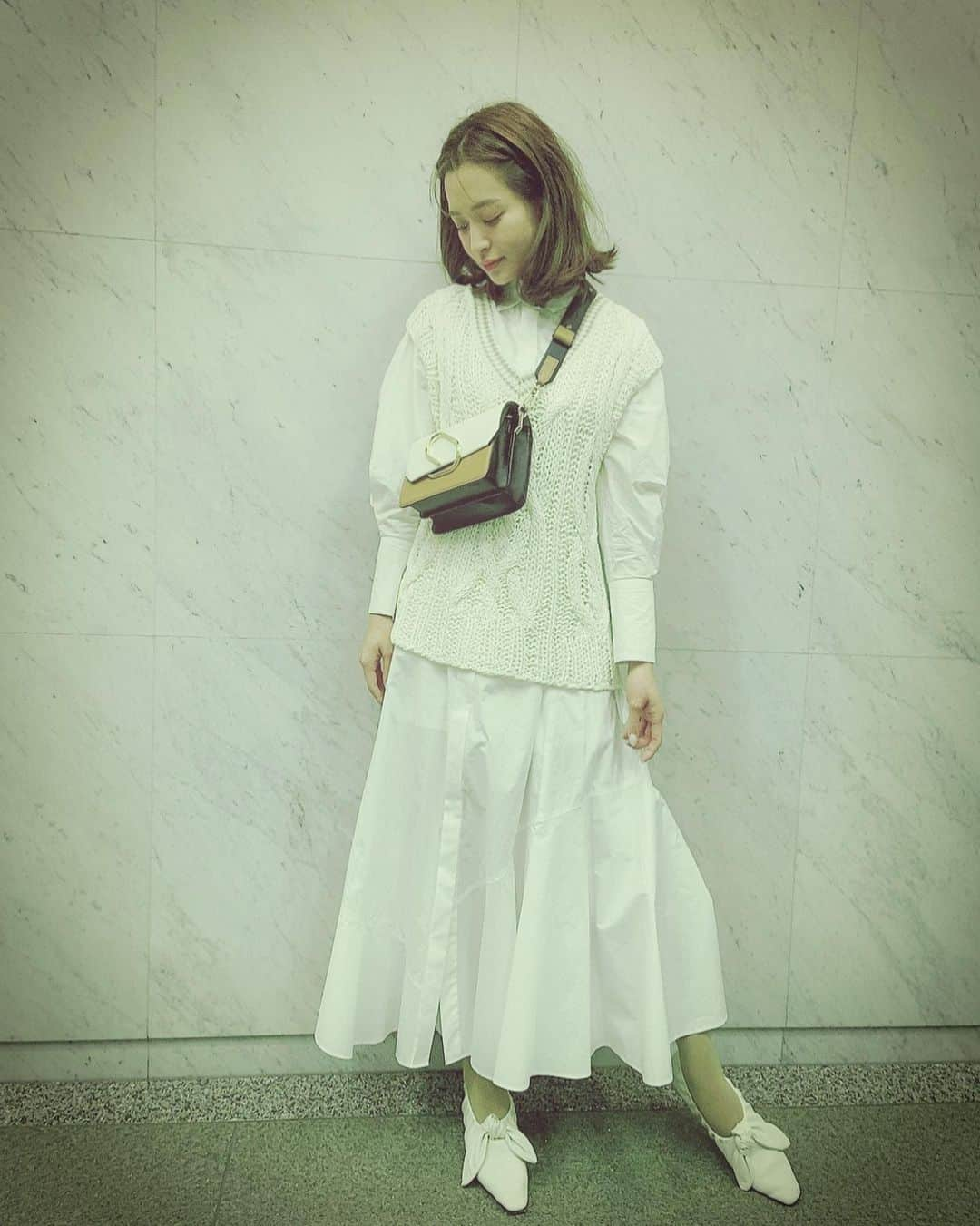 野崎萌香さんのインスタグラム写真 - (野崎萌香Instagram)「しふく🍮💭 . . .  shirt ONE PIECE& Knit... @stylings_official  @1030kei  bag... @31philliplim  shoes... @furfur_official」3月19日 0時20分 - moeka_nozaki