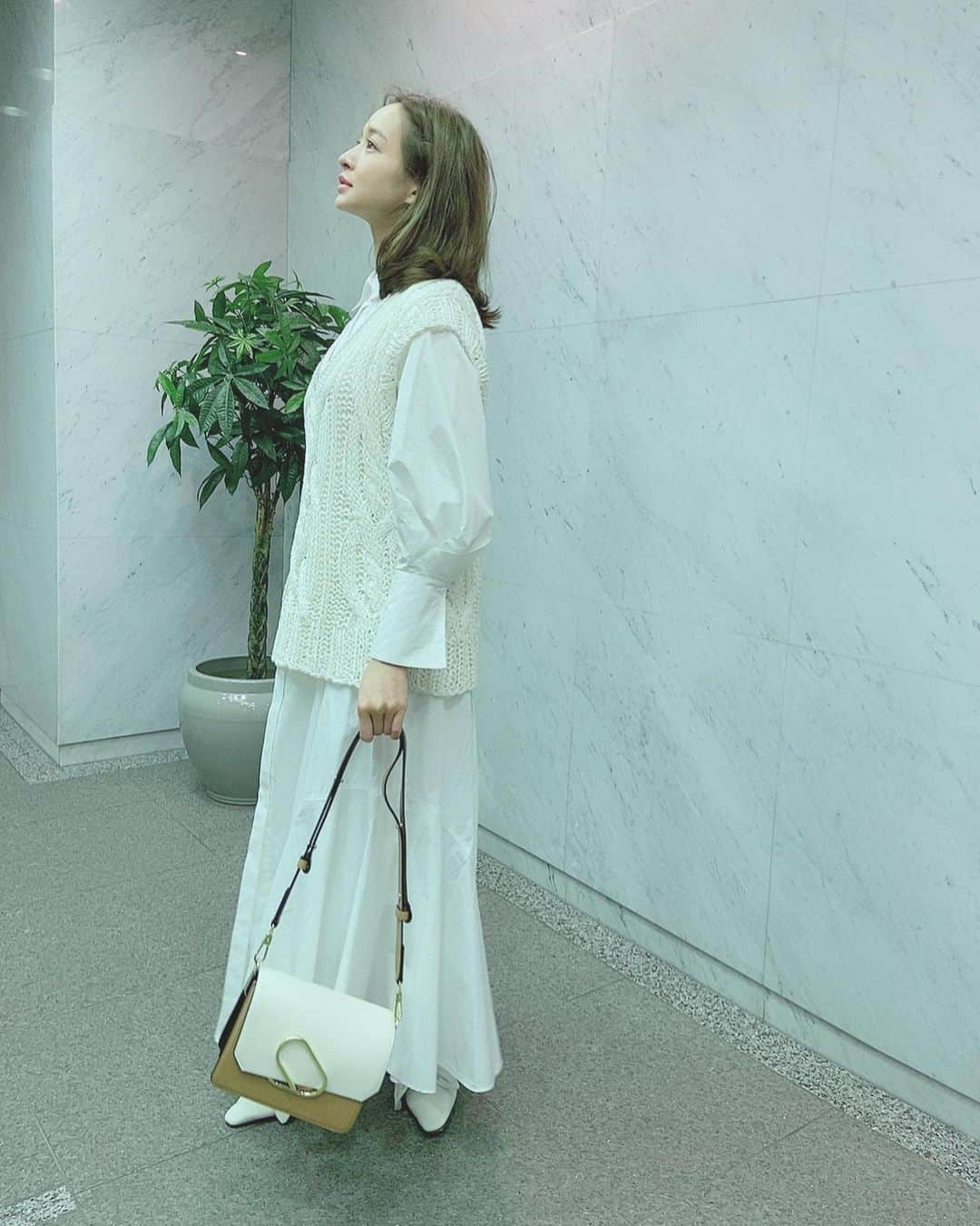 野崎萌香さんのインスタグラム写真 - (野崎萌香Instagram)「しふく🍮💭 . . .  shirt ONE PIECE& Knit... @stylings_official  @1030kei  bag... @31philliplim  shoes... @furfur_official」3月19日 0時20分 - moeka_nozaki