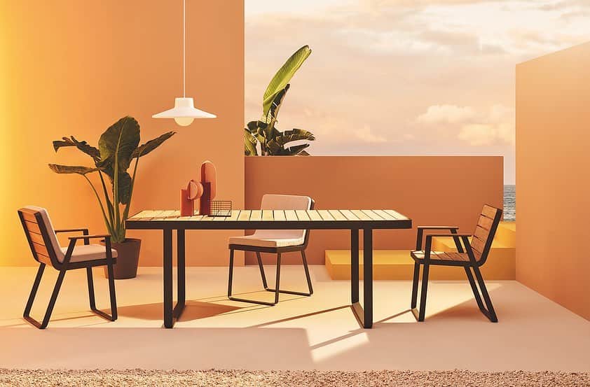 Design Milkさんのインスタグラム写真 - (Design MilkInstagram)「The great outdoors always makes for a nice escape, and no more so than in this moment. The Makemake collection, designed by @studiopang for #Terraforma, includes a modular sofa, bench, tables, dining chairs, lounge chairs, stools, and sun lounger with smooth lines and style for days. ☀️ DESIGNMILK[DOT]COM」3月19日 0時41分 - designmilk