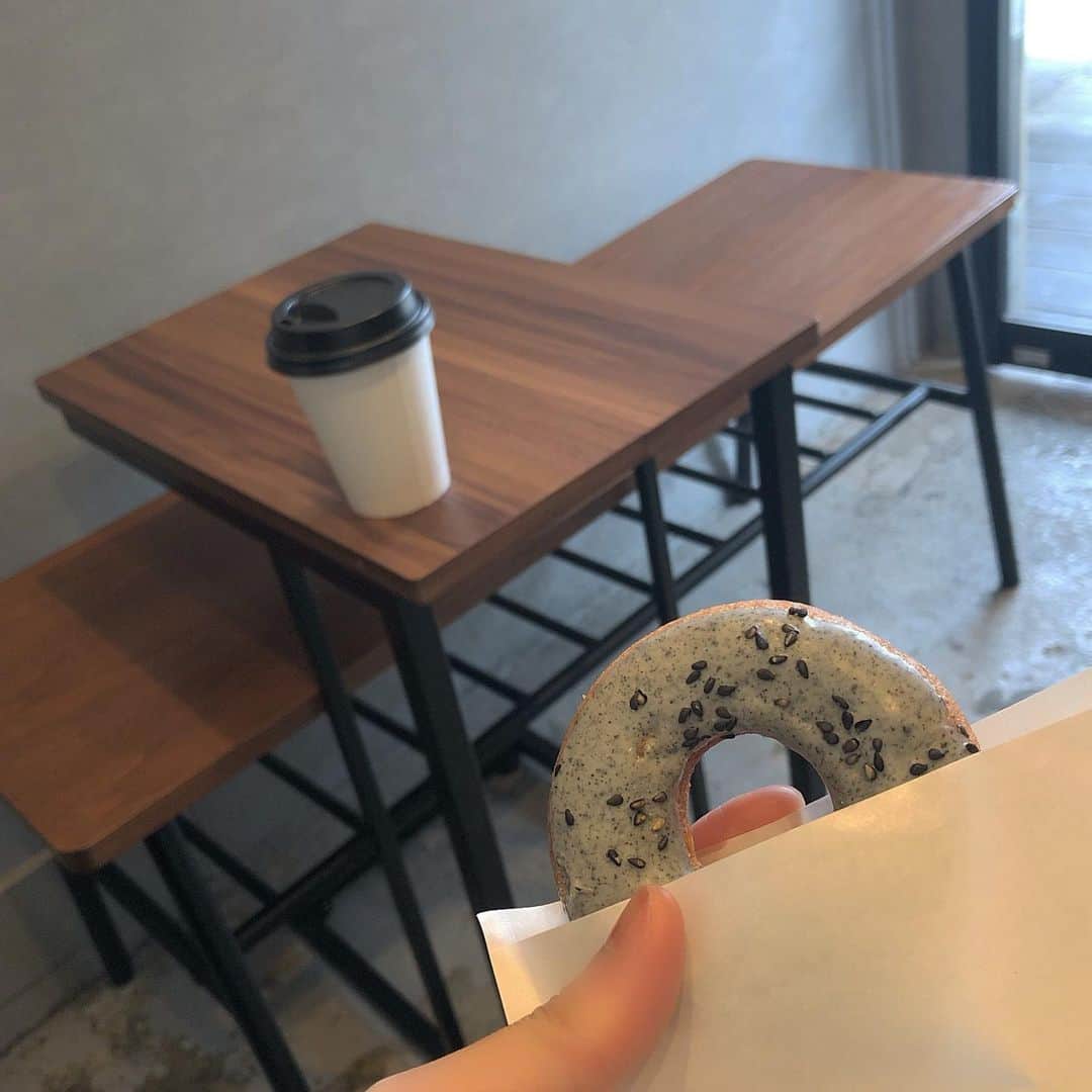 柏山奈々美のインスタグラム：「🍩🍩🍩🍩🍩🍩🍩☕️ #cafe #🍩 #カフェ　#ドーナツ #cafestagram  #인스타그램 #카페 #카페스타그램 #카페그램」