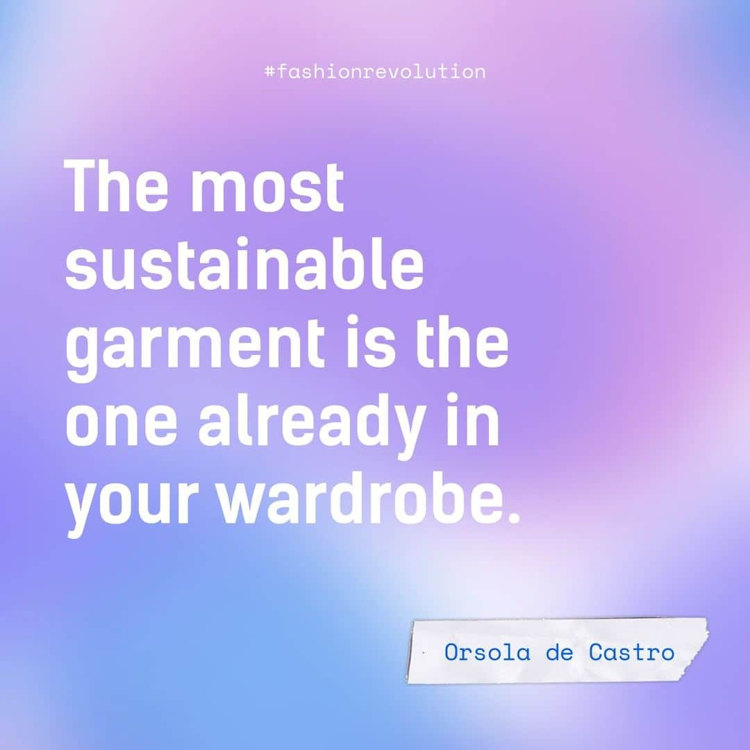 リンダマイフンのインスタグラム：「🇫🇷"Le vêtement le plus éco-responsable est celui qui est déjà dans votre placard" -Orsola de Castro est la fondatrice de Fashion Revolution, une campagne mondiale de sensibilisation sur l'impact social et écologique de l'industrie textile. Styliste et professeure, elle est l'une des figures majeures de la mode durable (et je l'admire beaucoup pour son engagement et son talent ✊🏼).⁠ Ces prochaines semaines d'hibernation, vous allez en voir de toutes les couleurs avec des posts pour une mode responsable et l'histoire de mes créations, parce que c'est important de savoir #whomademyclothes et que j'adore raconter des histoires (de vraies).⁠ ⁠ 🇬🇧Orsola de Castro is the founder of Fashion Revolution, a global awareness campaign about the social and ecological impacts of the fashion industry. Designer and teacher, she is one of the major personality of the sustainable fashion movement (and I look up to her for her commitment and talent ✊🏼).⁠ The following weeks, you'll be seeing a lot about responsible fashion design and consumption, because it matters to know #whomademyclothes and because I love telling stories (real ones).⁠ ⁠ ☮️👚💜⁠ ⁠ #sustainablefashion #recycle #environment #gogreen #reuse #slowfashion #green #noplastic #ethicalfashion #love #ethical #zerowastelifestyle @fash_rev #modeethique #mode #upcycling #designer #france #parisian #ecoresponsable #responsible #style #natural  #fashionrevolution #fashionpost #socialfashion #sustainableliving #igers #instafashion」