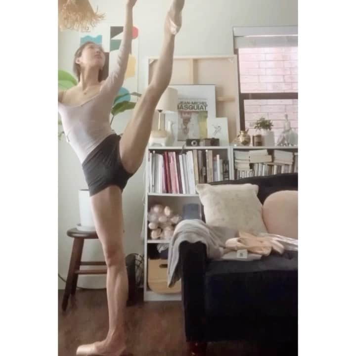 飯島望未のインスタグラム：「Ugh.  so stiff.  #INeedABalletBarre #CurrentSituation #Coronavirus」