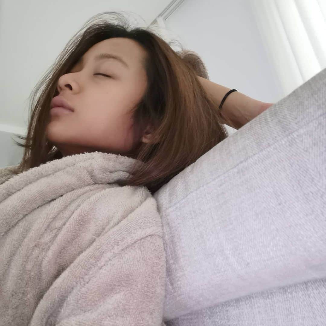 脇田恵子のインスタグラム：「おはようございます🤤眠い。だいぶ髪伸びた🤓」