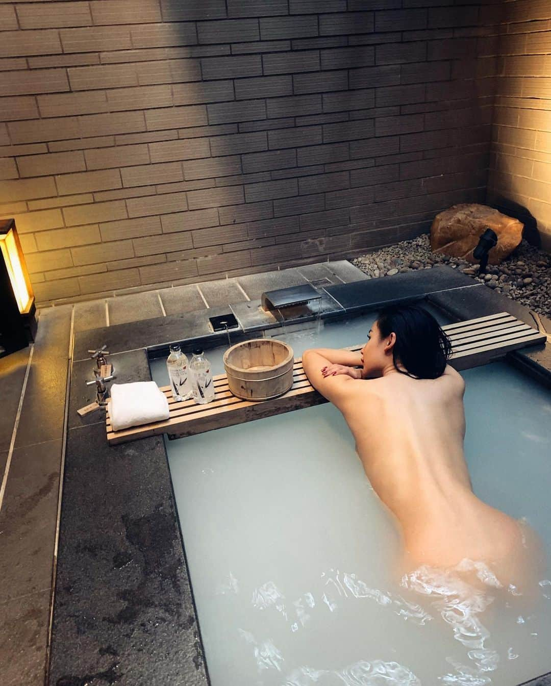 April Imanさんのインスタグラム写真 - (April ImanInstagram)「A heavenly good soak 🦋✨♨️ . . . . #apriliman #onsen #bath #onsenhotpools #hotpools #spa #thermal #hotsprings #asiangirls #asianculture #asianmodel #japanese #japanculture #japanstyle #japantravel #beautymodel #fitnessmodel #fitgirls #hotgirls #hotstuff #beautiful_world #beautifuldestinations」3月19日 1時32分 - april_iman