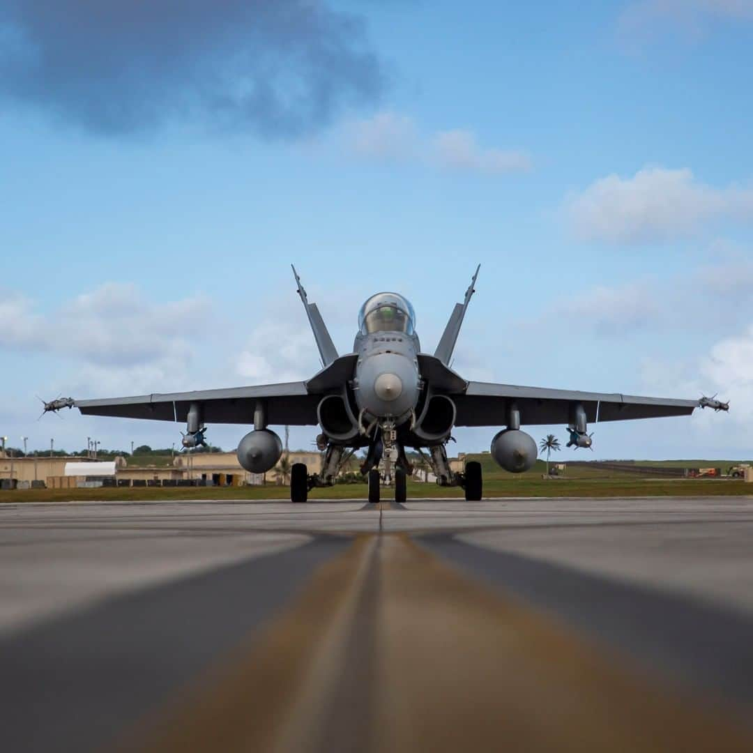 アメリカ海兵隊さんのインスタグラム写真 - (アメリカ海兵隊Instagram)「Take To The Skies  A F/A-18D Hornet with Marine All Weather Fighter Attack Squadron 242 awaits the next flight at Andersen Air Force Base, Guam, during #CopeNorth20. The annual multilateral exercise enhances the coordination of combined air tactics and also hones techniques and procedures while strengthening security and stability in the Indo-Pacific region. (U.S. Marine Corps photo by Lance Cpl. Jackson Ricker)  #USMC #Military #Marines #Hornet」3月19日 1時34分 - marines