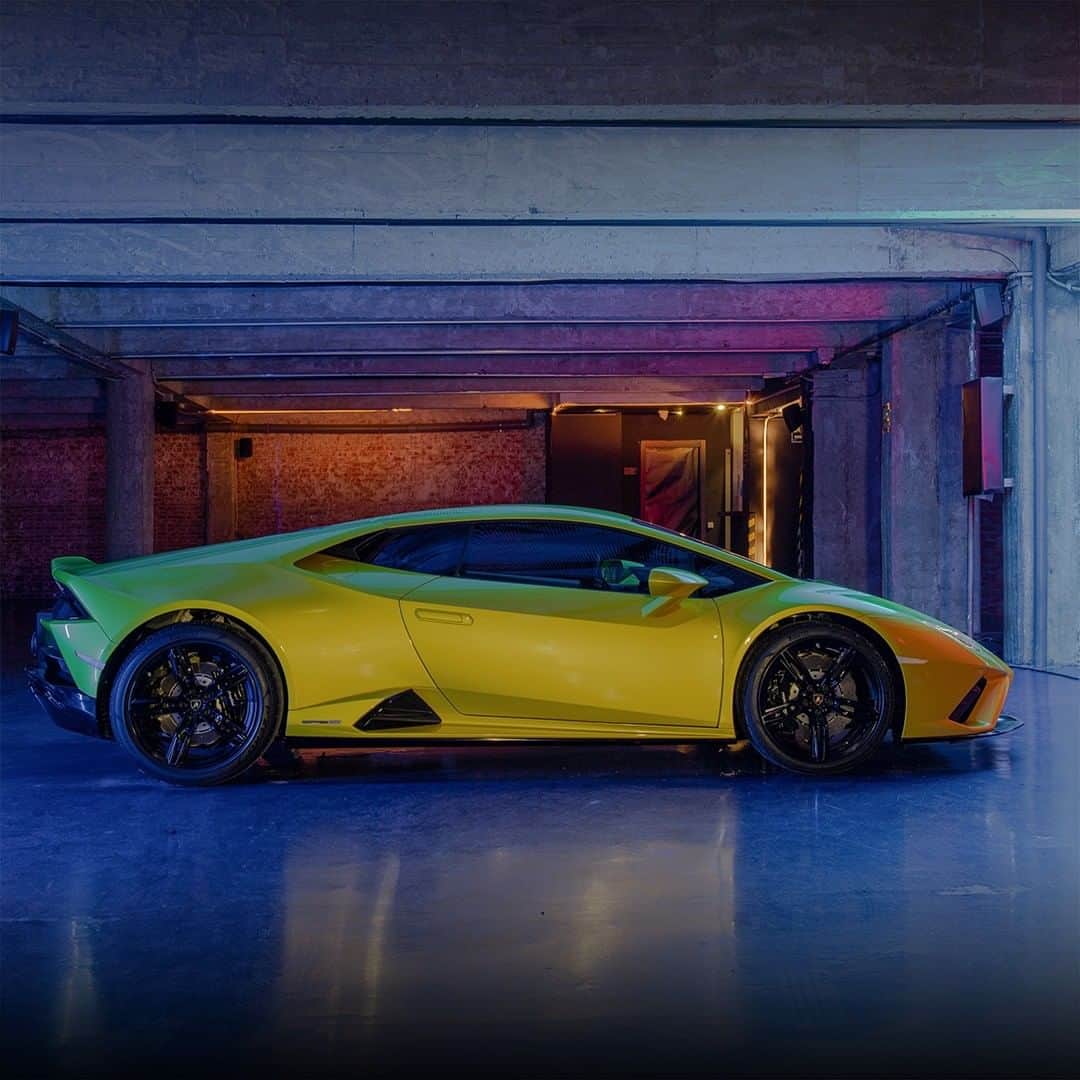 のインスタグラム：「Staying indoors is fun when sophistication meets comfort.  Interactive technology, like in Huracán EVO RWD, makes experiences better and gets us through these trying times.  #Lamborghini #HuracanEVORWD #RewindToRWD #AboutLamborghini #IoRestoAcasa #StayHome #KeepItParked」