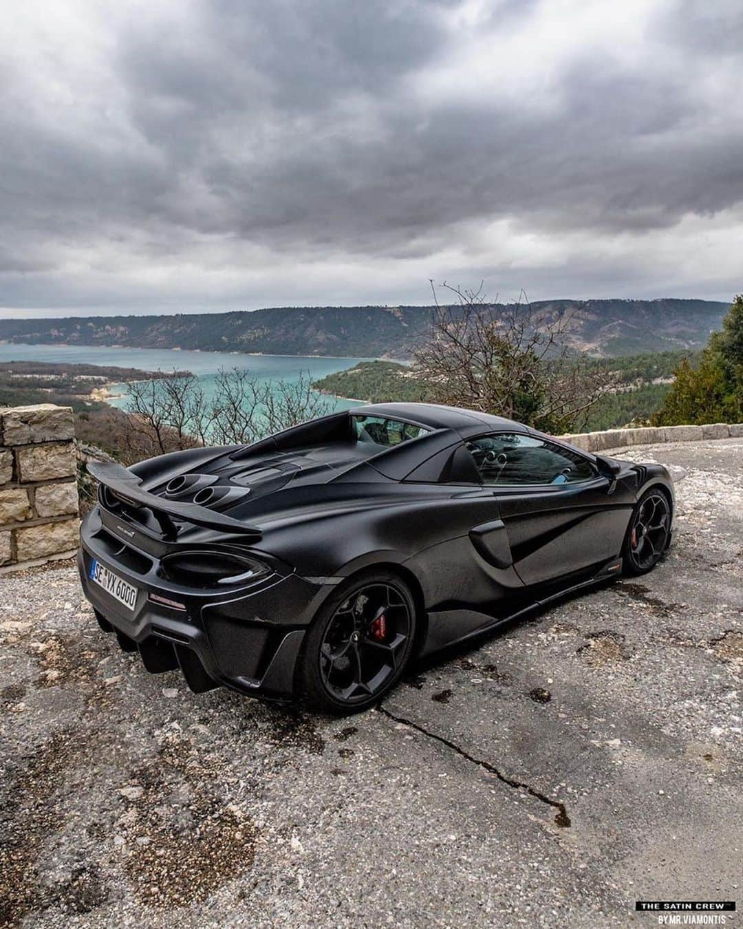 CARLiFESTYLEさんのインスタグラム写真 - (CARLiFESTYLEInstagram)「McLaren 600LT or Mercedes AMG GT R? Owner @thesatincrew check them out! I’m a big fan of all black satin cars. 😍 #carlifestyle #mclaren600lt #mercedesamggtr」3月19日 2時15分 - carlifestyle