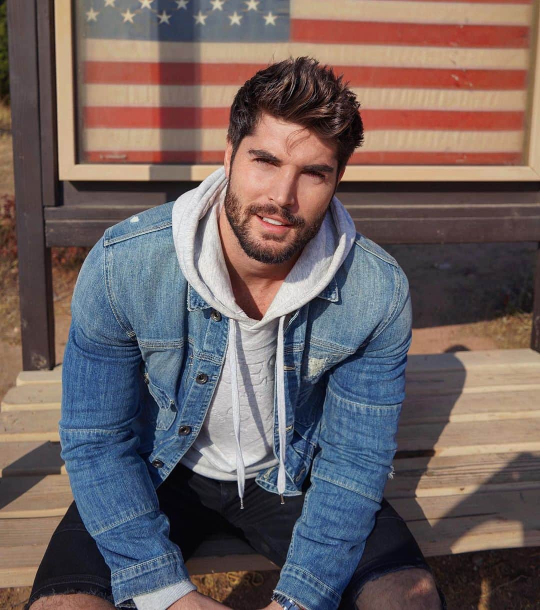 ニック・ベイトマンさんのインスタグラム写真 - (ニック・ベイトマンInstagram)「Stay safe out there 🌎 🙏🏼❤️」3月19日 2時40分 - nick__bateman