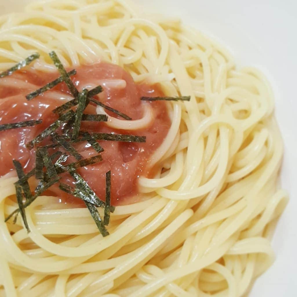 のインスタグラム：「たらこの誘惑🍝  #この時間の麺類って #なんでこんなに #うまいんだろ‥  #深夜2:30の麺  #たらこ #パスタ #好きな人 #集まれぇ  #♡」
