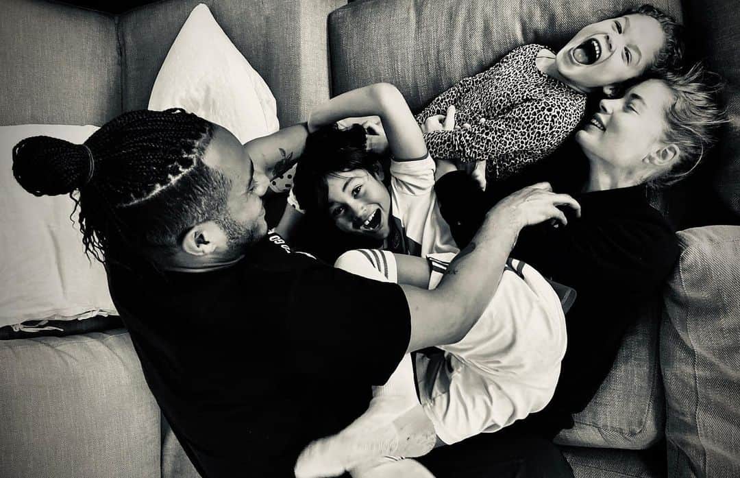サネリー・ジェームズのインスタグラム：「♥️🔒」