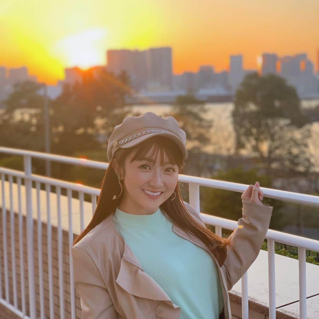 三村遙佳さんのインスタグラム写真 - (三村遙佳Instagram)「夕陽が綺麗でした♪﻿ ﻿  #ポートレート　#モデル　#夕日　#夕陽　#綺麗　#夕日が綺麗  #夕陽が綺麗 #空　#お台場　#ポートレート撮影 #portrait #odaiba #ちんはる　#声優　#タレント #포트레이트 #모델 #석양 #석양 #예뻐 #석양이예뻐 #석양이예뻐 #하늘 #오다이바 #포트레이트촬영 #portrait #odaiba #진춘 #성우 #탤런트 #귀여운 #cute﻿」3月19日 3時14分 - mimuraharuka_1027