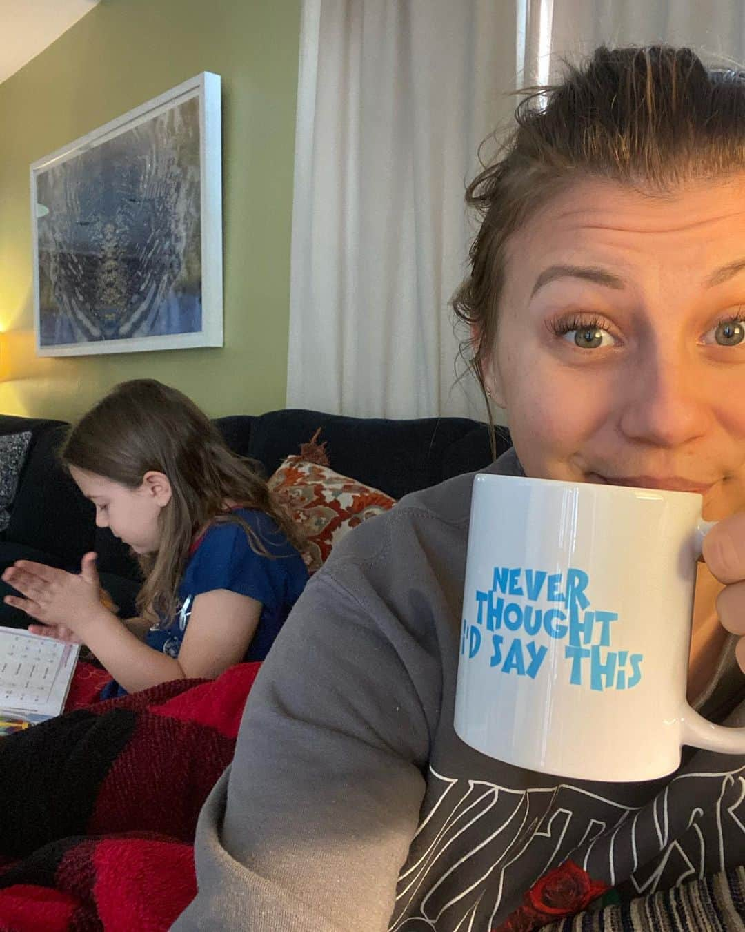 ジョディ・スウィーティンさんのインスタグラム写真 - (ジョディ・スウィーティンInstagram)「Day one, first hour of homeschooling here at Chez Sweetin... work is being done, nobody’s freaked out yet and I’m drinking out of my @neverthoughtidsaythis mug... because that sentiment feels quite appropriate these days.  Now... I know the wheels will probably fall off this bus pretty soon. But for now?! We’re killin it! #teachersareawesome #washyourdamnhandspeople #inforthelonghaul #wegotthis #socialdistancing #besmart」3月19日 3時21分 - jodiesweetin