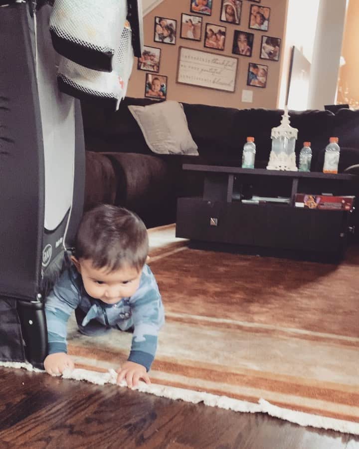ニコール・ ポリッツィのインスタグラム：「Angelo is on the move!! 💙🔥」