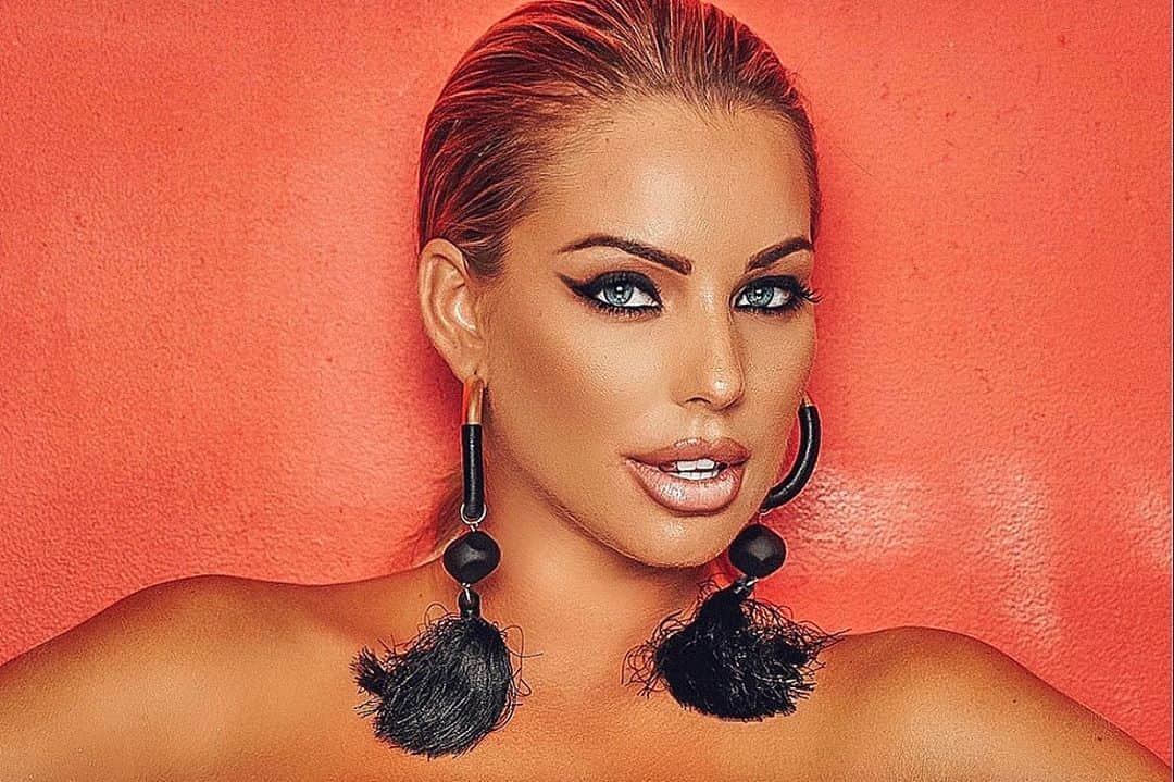 ロリン・ヨークのインスタグラム：「🍑🍑🍑」