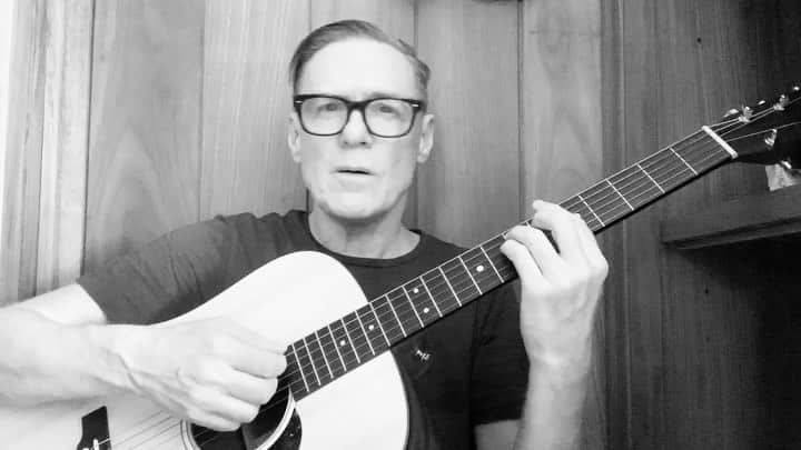 ブライアン・アダムスのインスタグラム：「NATURAL MYSTIC. A song by Bob Marley. If you have suggestions to any songs that are relative to this troubled time, you’re welcome to suggest them to me. This one goes out to my mum and brother on their mutual birthday tomorrow (19th). One love. #family #birthday #naturalmystic #covid_19 #selfisolation #songsfromisolation」