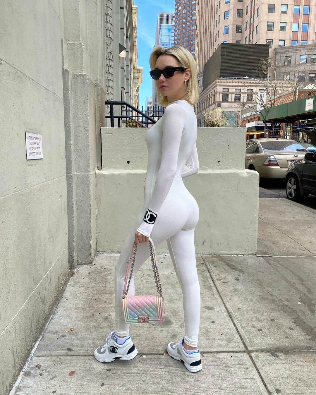 サラ・スナイダーのインスタグラム：「Pressure been applied why I’m so ....」