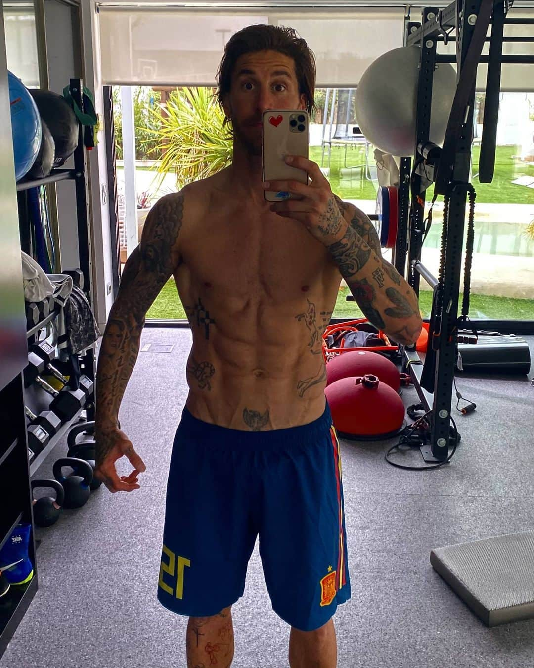 セルヒオ・ラモスさんのインスタグラム写真 - (セルヒオ・ラモスInstagram)「Day 7️⃣ Body 💪🏻 Mindset 🆙」3月19日 4時52分 - sergioramos