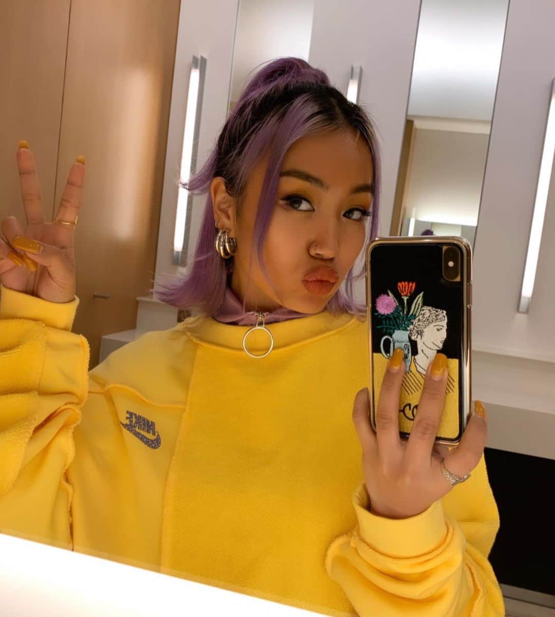 のインスタグラム：「sunny day✌️💛💜♫ げんき？ 元気な人もそうじゃない人も、上みたら太陽があるよ🌞✨」