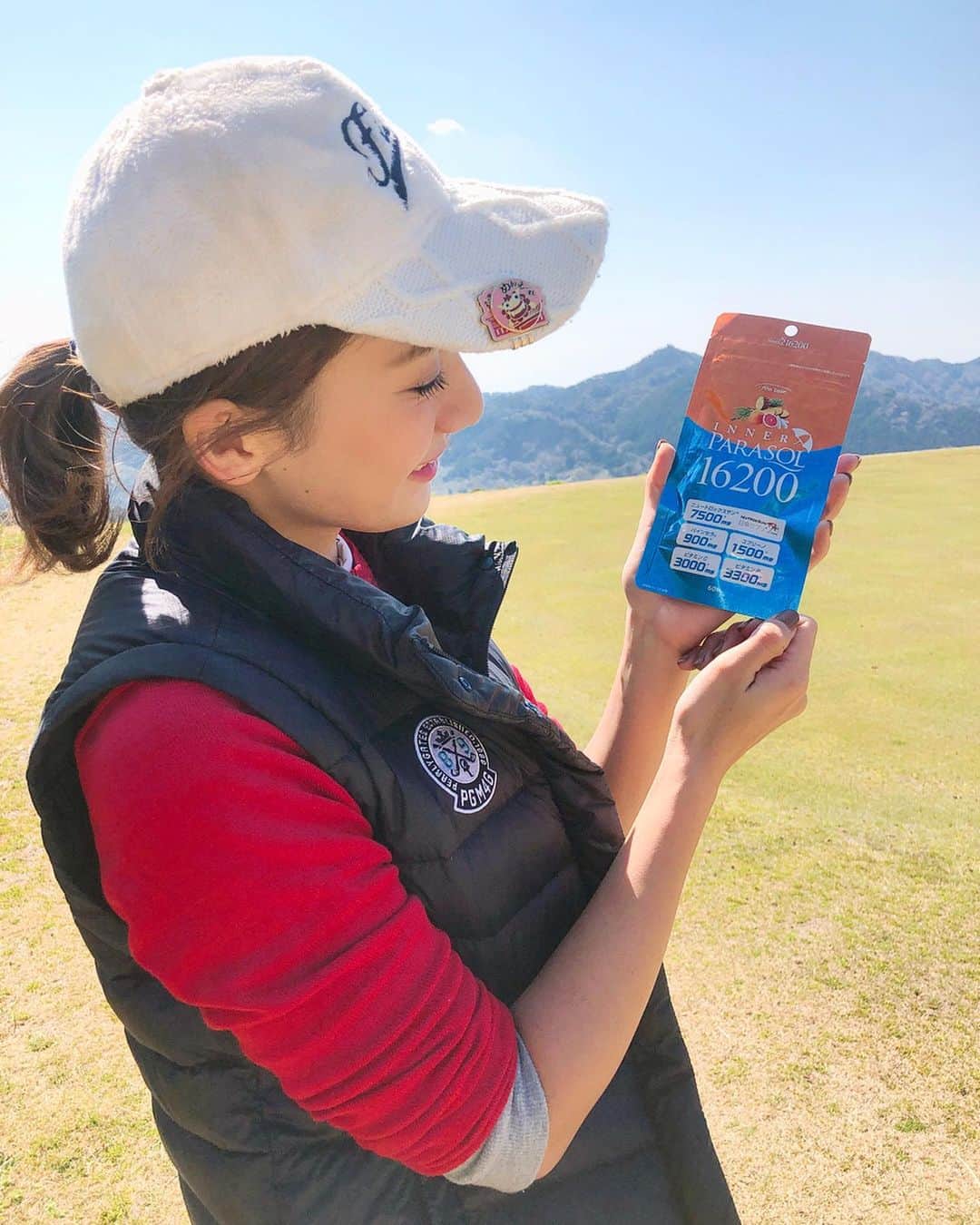 のインスタグラム：「ゴルフでの日焼け対策は﻿ 飲む日焼け止め✨﻿﻿💊 最近暖かくなって日差しも強くなってきたので﻿ 内側からの日焼け対策は必要〜☺ ﻿ ﻿最近はこの「インナーパラソル16200」﻿ 飲んでるよ✨﻿ "日傘サプリ"だって💊⛱⛳﻿ ﻿  @innerparasol__official ﻿見てみてね✨ ﻿ #インナーパラソル﻿ #飲む日焼け止め﻿ #ニュートロックスサン﻿ #ゴルフ #golf #ゴルフ女子﻿」