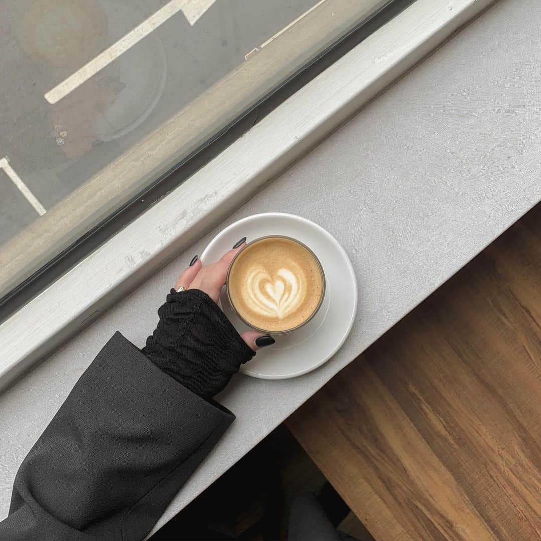 徐琁さんのインスタグラム写真 - (徐琁Instagram)「今天喝咖啡了嗎🤎☕️」3月19日 15時28分 - cos55555
