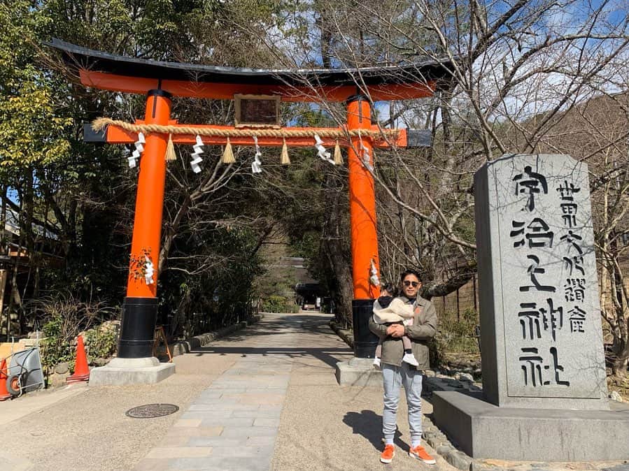 のインスタグラム：「~京都さんぽ~ ・ #練習場 のある #サンガタウン の隣の町 ・ #宇治市 にある #宇治上神社 ⛩😆 ・ ・ 空気がきれい(^^) ・ ・ #京都 #kyoto ・ #散歩 #さんぽ #京都さんぽ ・ #空気 #緑 #空 #神社 #四拍子 ・ #ナイキコーデ ・ #時差スタグラム ・ #森脇家の休日　#森脇ファッション」