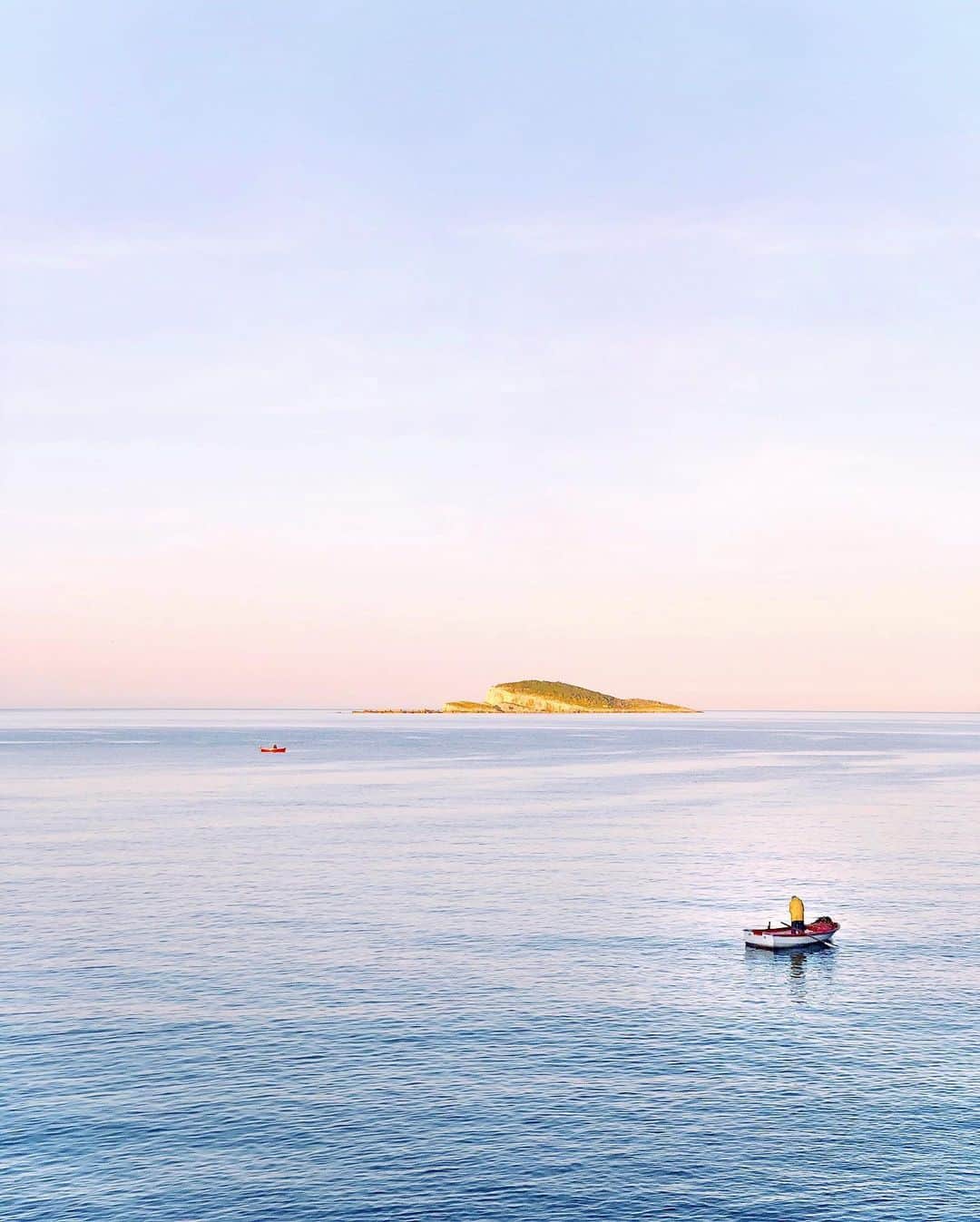コナー・フランタのインスタグラム：「eat your heart out Ernest Hemingway *Croatia, October 2019」