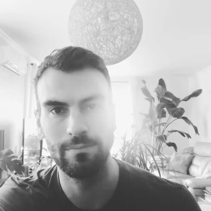 エリック・ラドフォードのインスタグラム：「A Short Story. #musicforquarantine #piano #pianomusic #music #composition #enjoy」