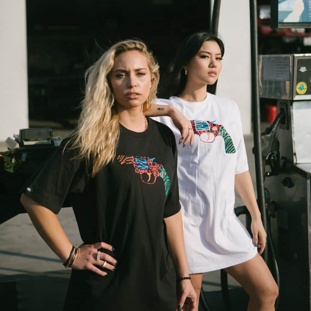Crooks & Castlesさんのインスタグラム写真 - (Crooks & CastlesInstagram)「🏁 Animal Pistol Tee - Start Your Engines 🏁⁠ ⁠ #crooks #castles # #racing #street #startyourengines #shop #clothingbrand #newgear」3月19日 8時15分 - crooksncastles