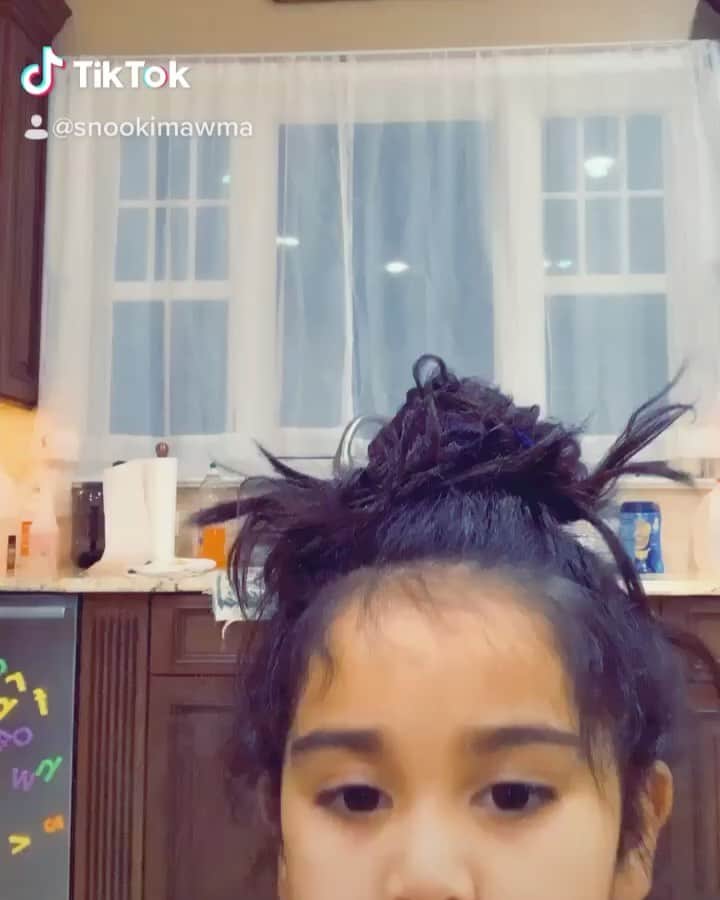ニコール・ ポリッツィのインスタグラム：「Welp,  to TikTok & Chris 🤷🏽‍♀️」