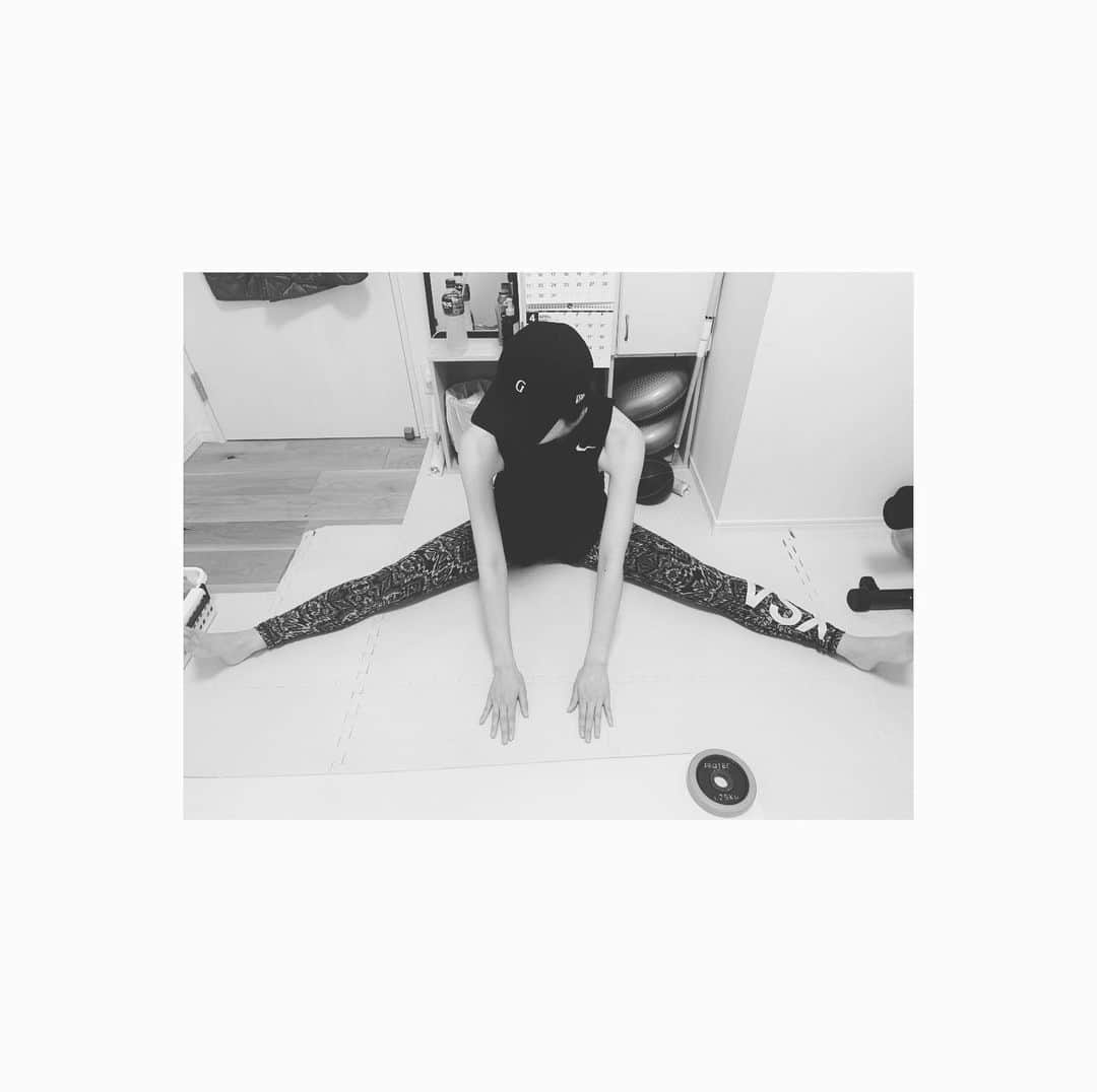 井上貴美さんのインスタグラム写真 - (井上貴美Instagram)「. ぬお゛〜〜🏋️‍♀️🤸‍♀️🧘‍♀️ 絶賛筋肉痛☺️ . . トレーニングは体も心も整う〜 . . #training #gym #筋肉痛ばんざい」3月19日 8時39分 - takami__213