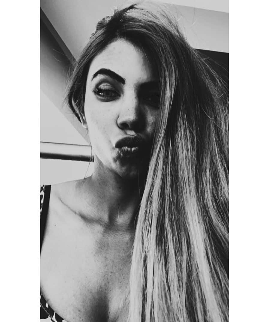 サミラ・ニコレットのインスタグラム：「vibrate so high that toxicity has no choice but to fall out of your frequency」