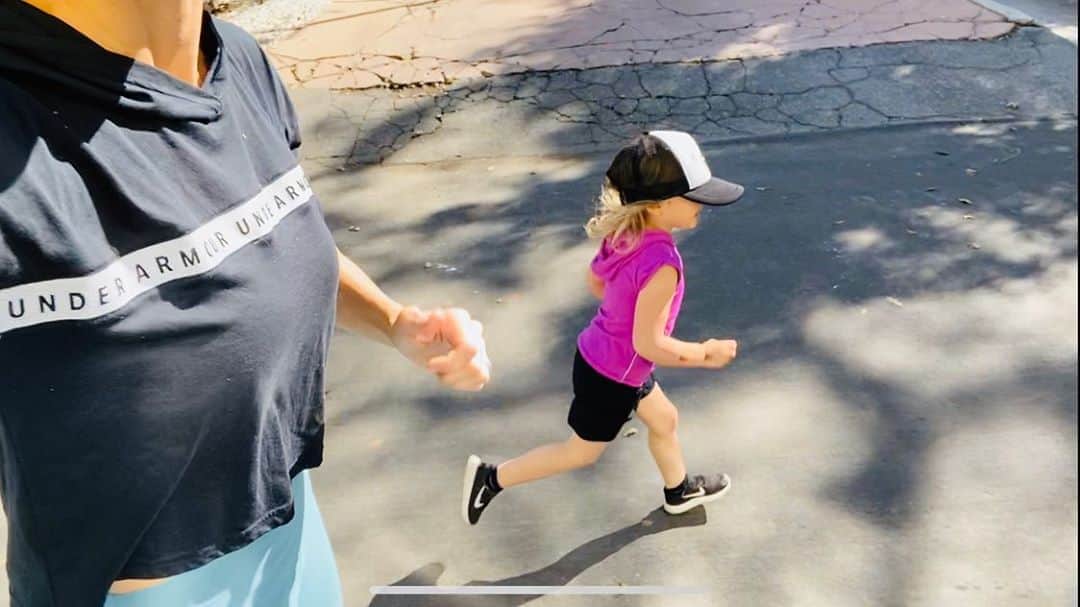 のインスタグラム：「Today I had 2 companions on the jog! 😁 And then @octonautsofficial and pushups... . Hoje tive 2 companheiros na corrida! 😁 e depois #octonauts e flexões... . #howtomakequarantinedkidstired #daughter #mama #son #jog #run #fun #familytime #avoidingmeltdowns #kids #love #roxytherescue #currentlife #hanginthereeveryone #allinthistogether」